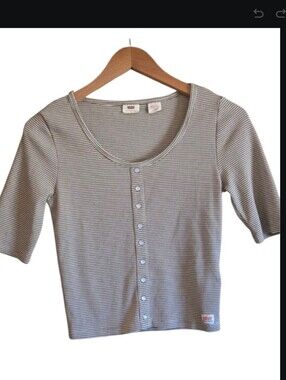 Levi's Ribbed Snap Buttoned Tee